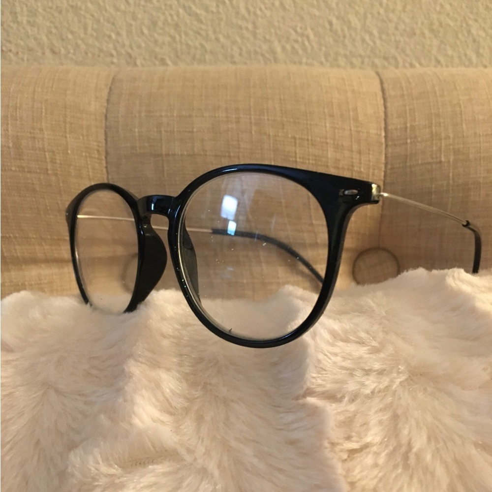 UPDATED listing only&photos. Sleek fashion and studios, black and silver BNIB